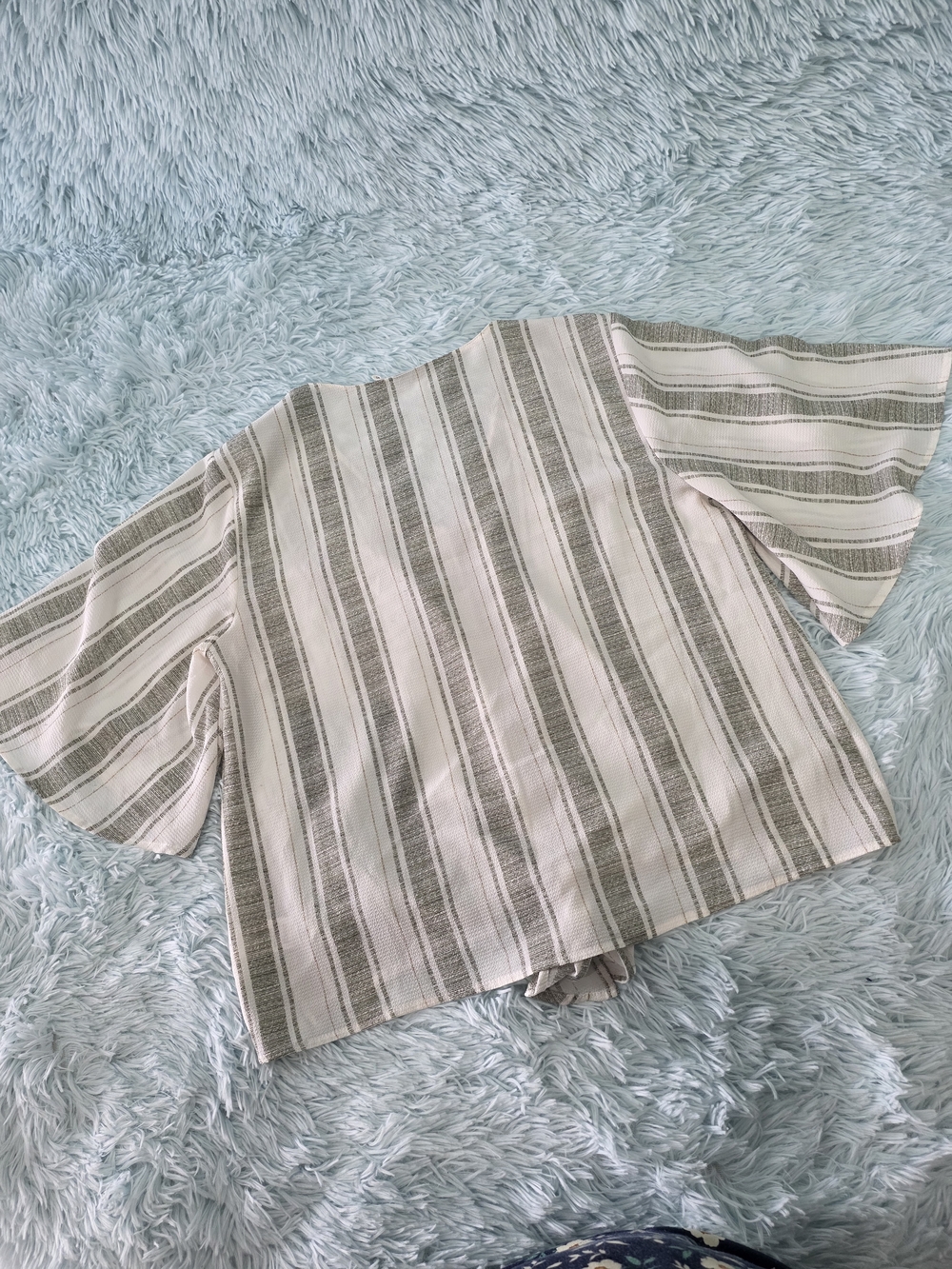 Lush Striped Tie-Front V-Neck Flutter‎ Sleeve Top Green Cream Size M - Picture 5 of 9